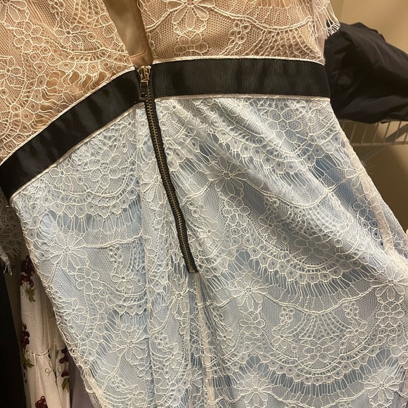 Three floor lace midi dress - Picture 3 of 3